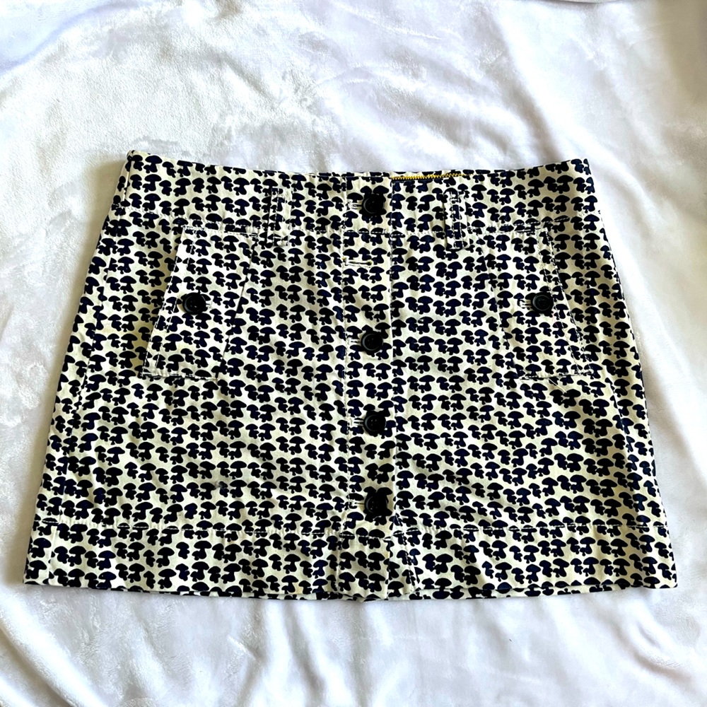 J.Crew Size 8 Navy and White Mushroom Pattern Pocket Button Detail Skirt